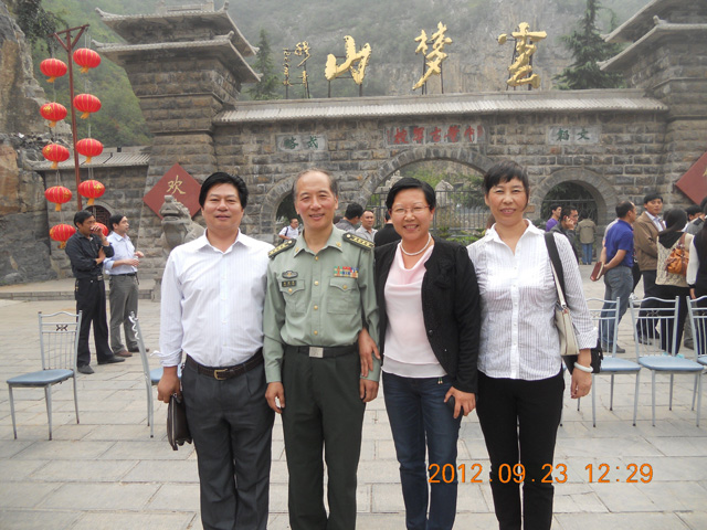 與軍事學院陳相靈教授合影